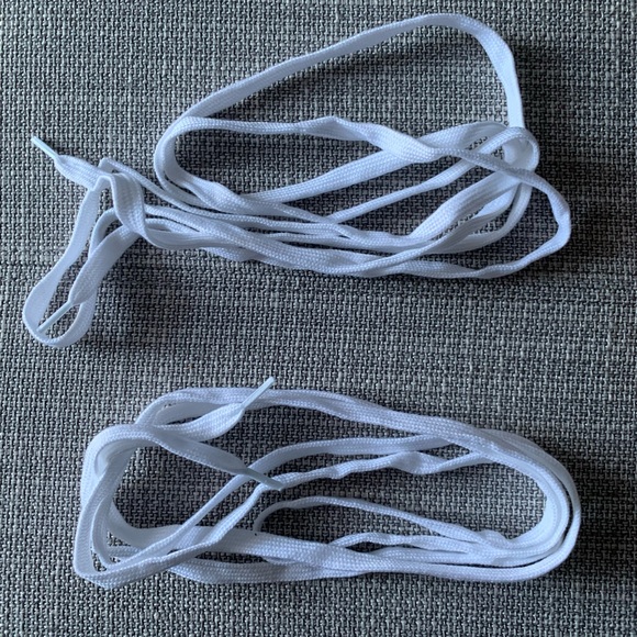 Louis Vuitton Shoe Laces - Picture 2 of 4